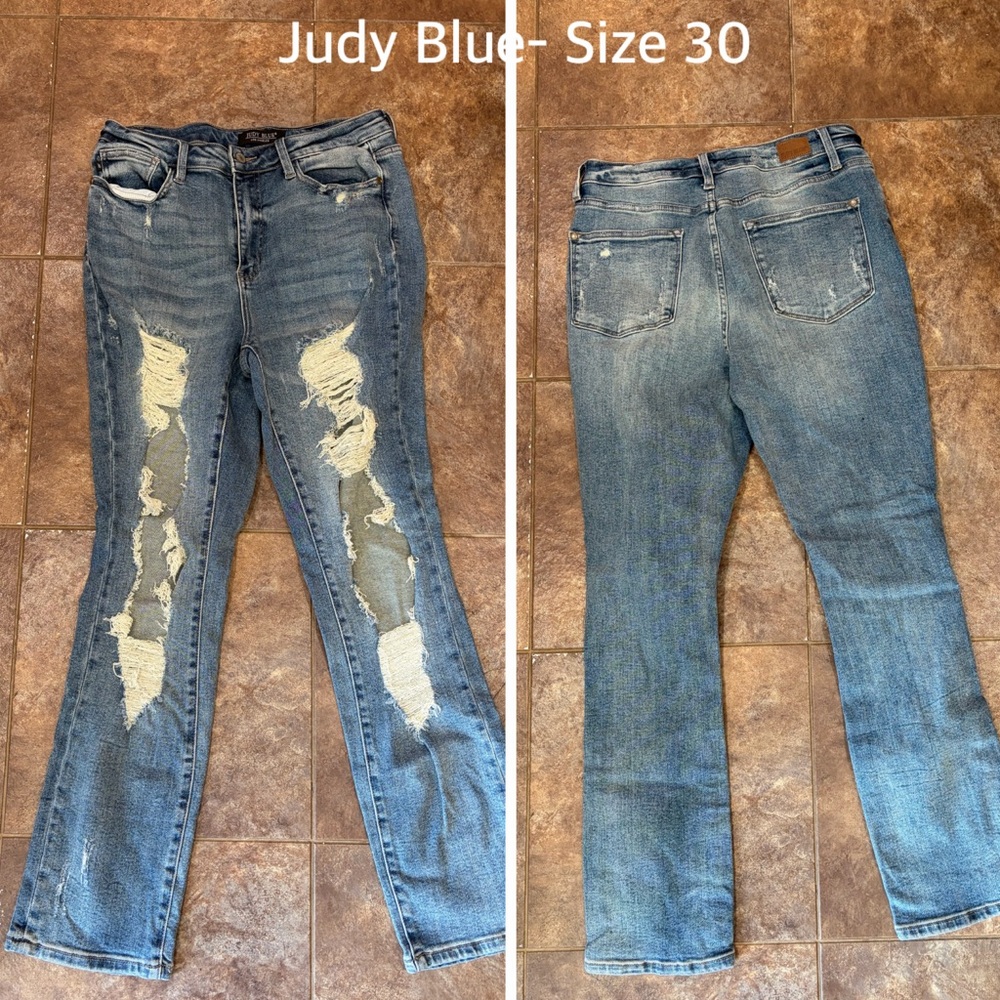 Judy Blue Women's Ripped Light Blue Boyfriend Jeans